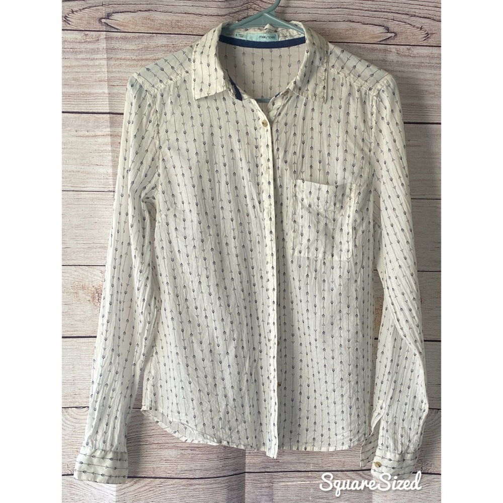 Maurices Women's Size Small White Navy Blue Arrow Long Sleeve Button Down Shirt